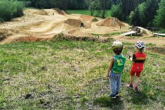 kindergarden buddies scouting R-Line, Črnuče trails