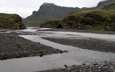 end of our road, F2208 continues 20km up the river bed